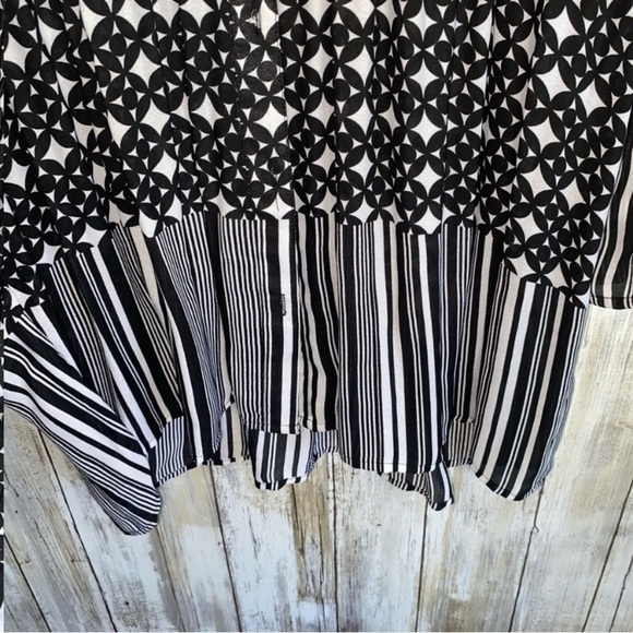 Investments Black & White Mixed Media Stretch Button Down - Picture 3 of 5